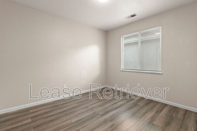 Building Photo - 4244 Lindsey Ln