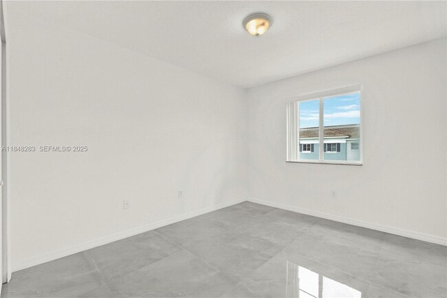 Building Photo - 1637 SE 30th St