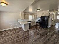 Building Photo - Updated 4 Bed Home with Large Yard