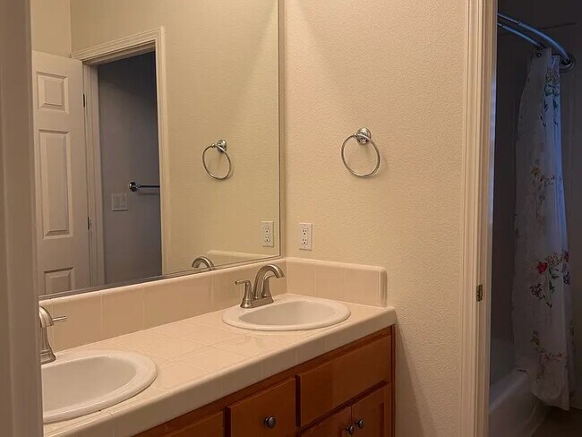 Building Photo - 1682 Prima Dr