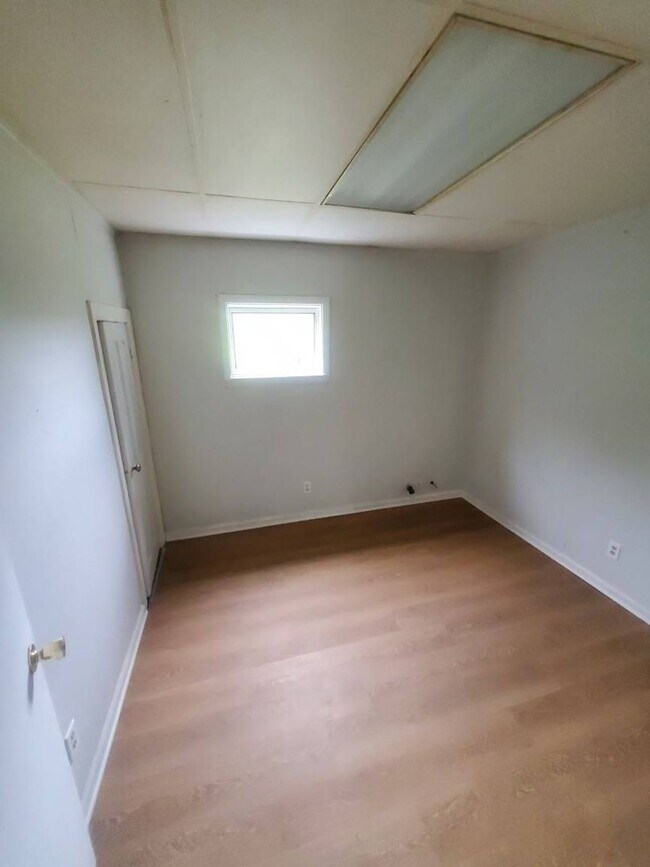 Building Photo - Charming 3-Bedroom Property in Prime Locat...