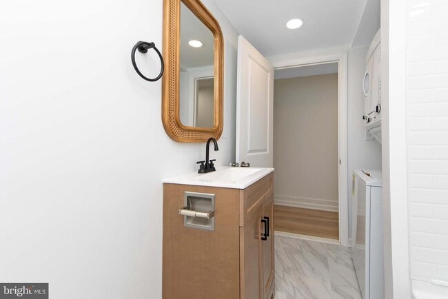 Building Photo - 201 Chester Ave