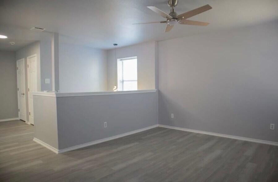 Building Photo - 9135 Granite Woods