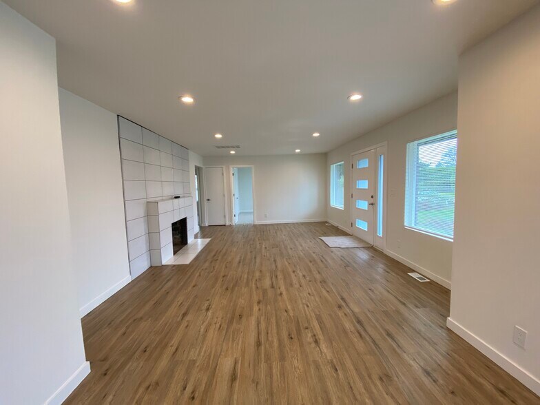 Building Photo - 10448 2nd Ave SW