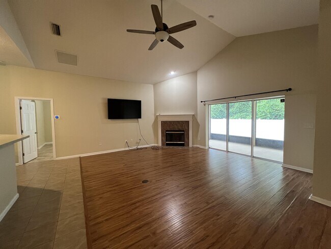 Building Photo - 3466 Laurel Leaf Dr
