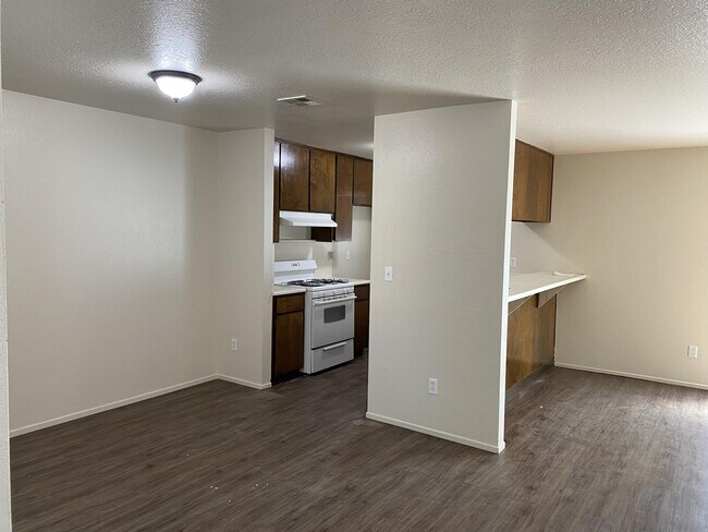 Building Photo - 3503 Shawnee Dr