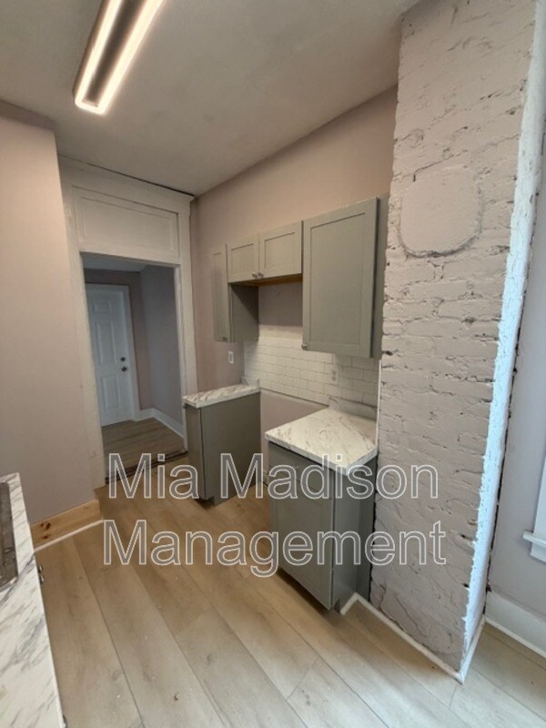 Building Photo - 513 W 35th St