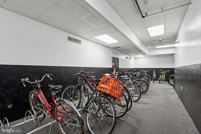 Building Photo - 1324 Locust St