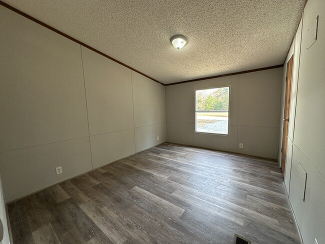 Building Photo - 252 Cobb Rd