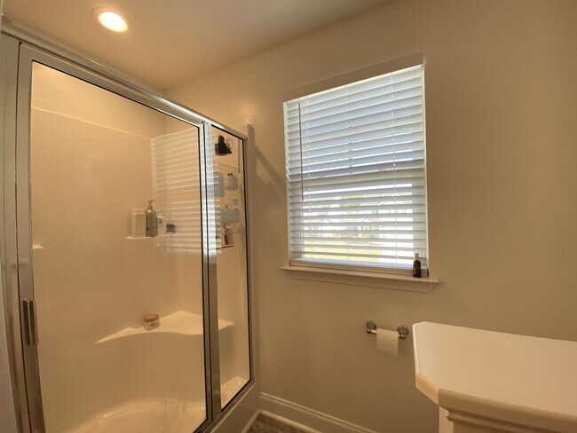 Building Photo - 140 Verdmont Dr