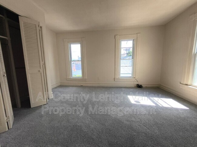 Building Photo - 1141 Emmett St
