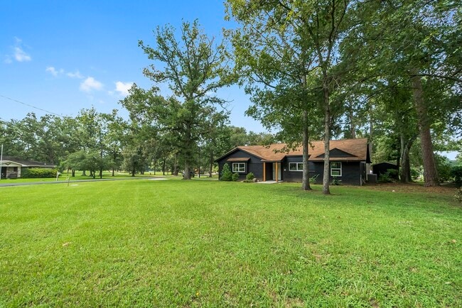 Building Photo - 62 Greenbriar Dr