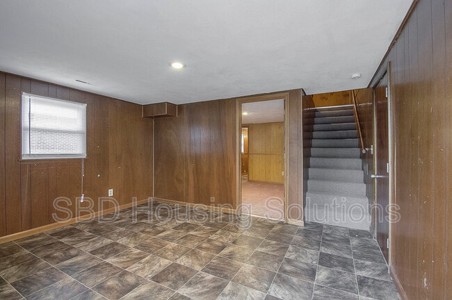 Building Photo - 9519 E 18 St S