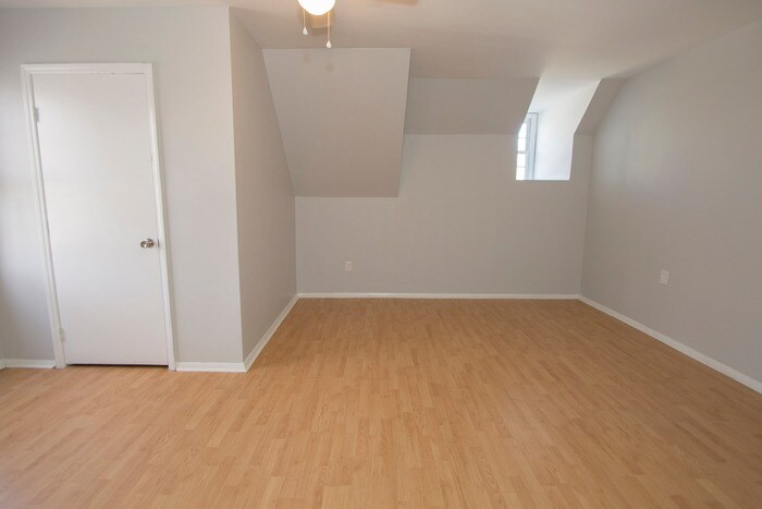 Building Photo - 135 Kenton Dr