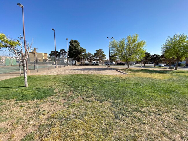 Building Photo - East El Paso 3bed/2bath Refrig A/C in Gated Community with Pool Access!