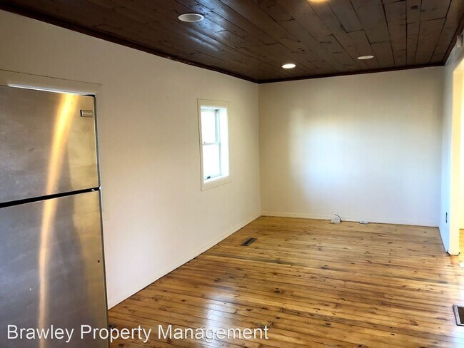 Building Photo - Studio, 1 bath House - 308.5 S. Madison St