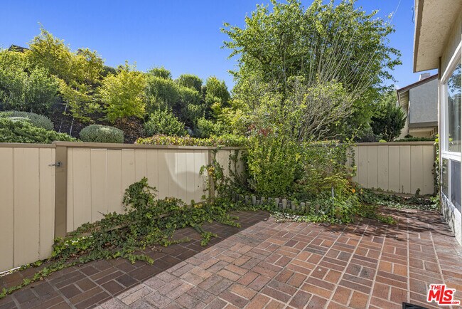 Building Photo - 106 Cresta Verde Dr