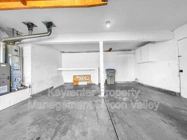 Building Photo - 547 Groth Pl