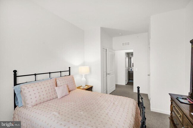 Building Photo - 113 Legacy Blvd