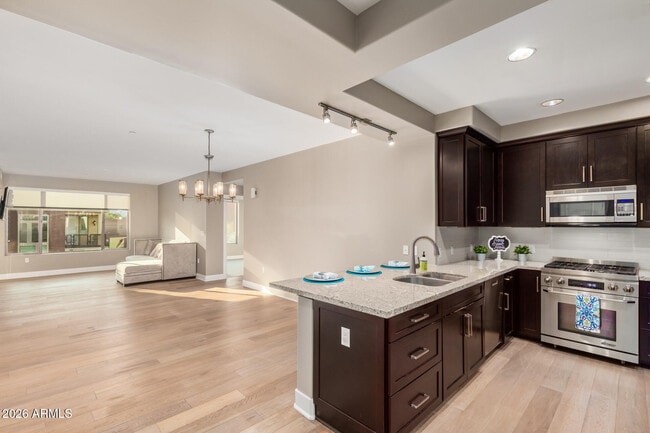 Building Photo - 4803 N Woodmere Fairway