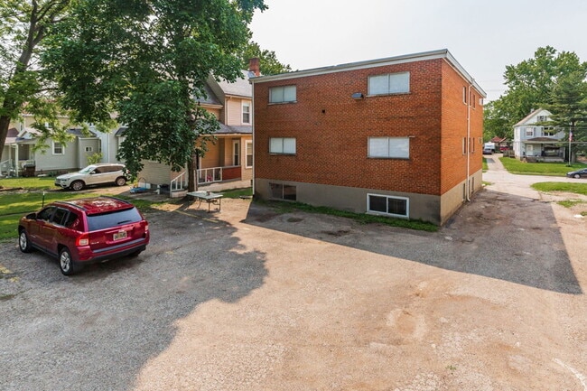 Building Photo - 522 Elliott Ave