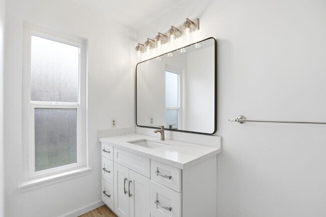 Building Photo - 20161 Cherry Ln