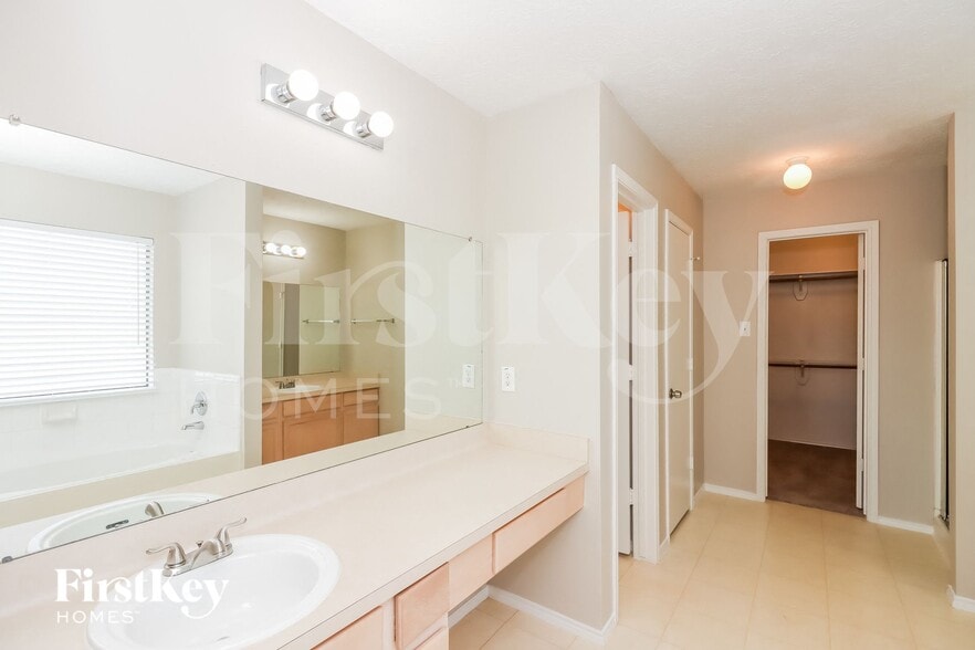 Building Photo - 16322 Lynn Crest Ct