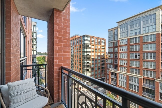 Building Photo - 1025 MAXWELL Ln