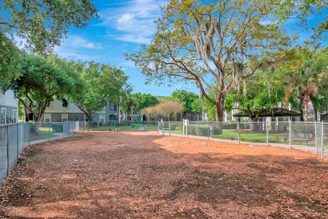 Building Photo - Remodeled and Upgraded -2nd Floor - 1 Bed 1 Bath Condo For Lease