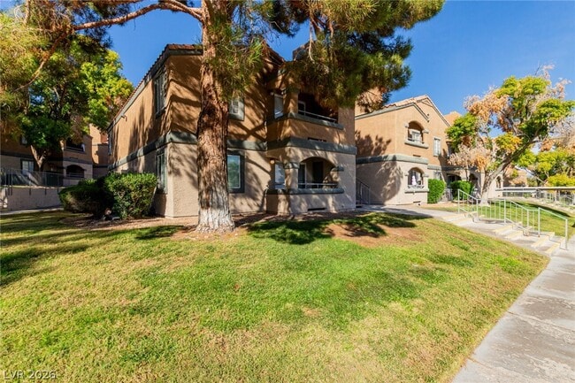 Building Photo - 221 Mission Catalina Ln