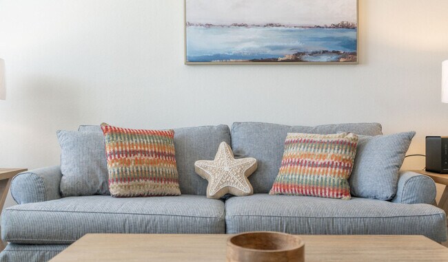 Building Photo - 5726 Beach Dr