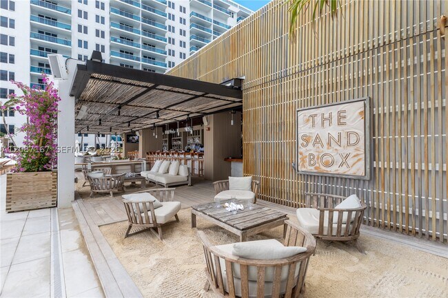 Building Photo - 2301 Collins Ave
