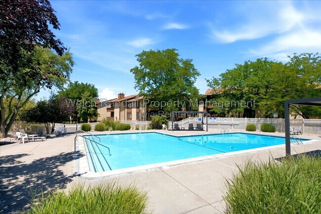 Building Photo - 6871 Countrywoods Cir
