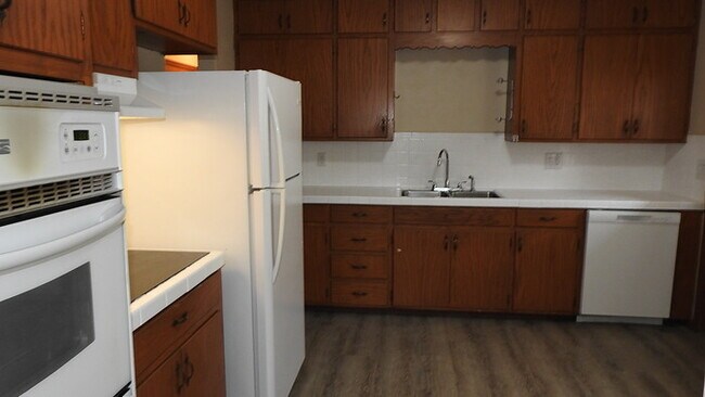 Building Photo - 1224 N Cottage Ave