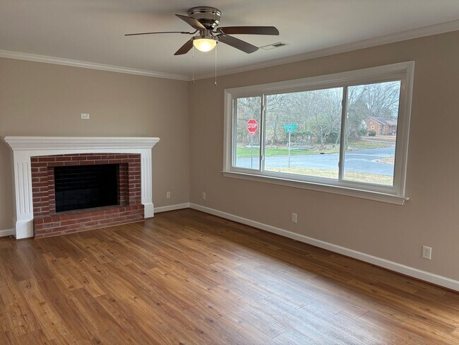 Building Photo - 4 bed, 2 bath brick home located in Asheboro