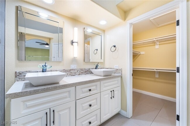 Building Photo - 9216 Sun Rose Ave