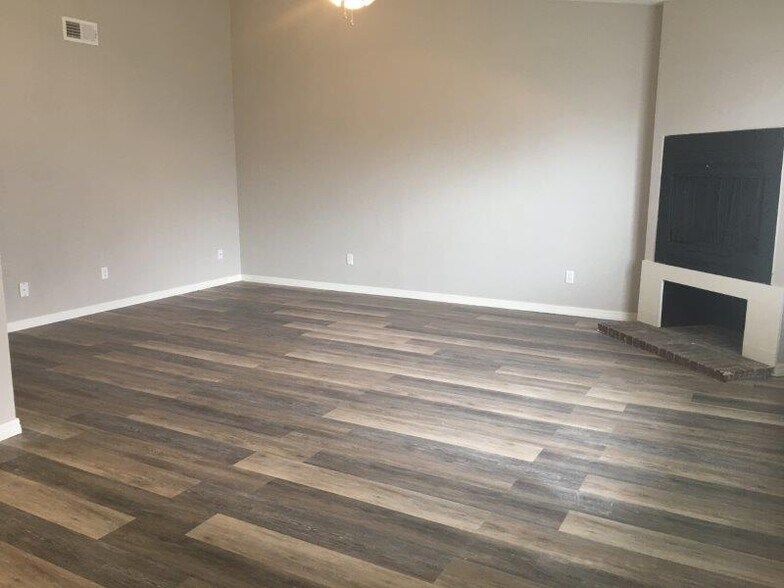 Building Photo - 828 Hardy Springs Cir