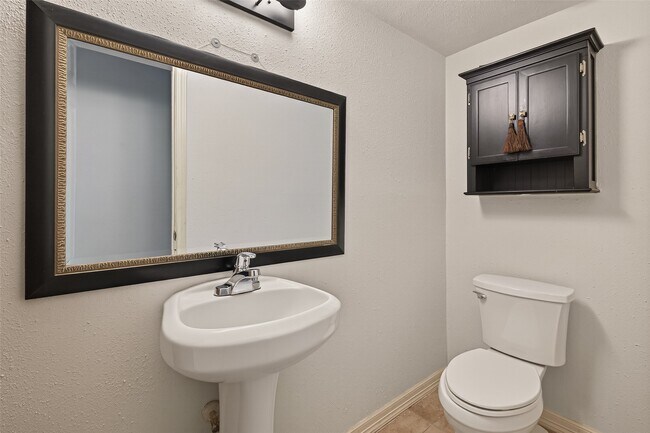 Building Photo - 7655 S Braeswood Blvd