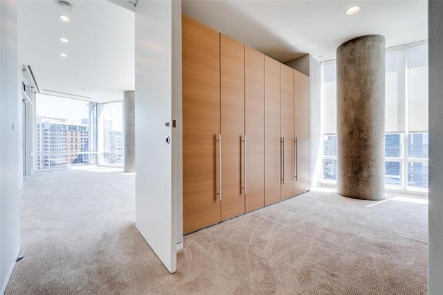 Building Photo - 2430 Victory Park Ln