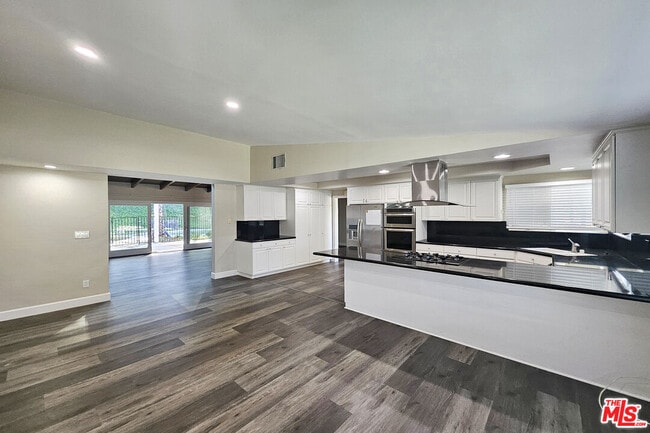 Building Photo - 23526 Dolorosa St