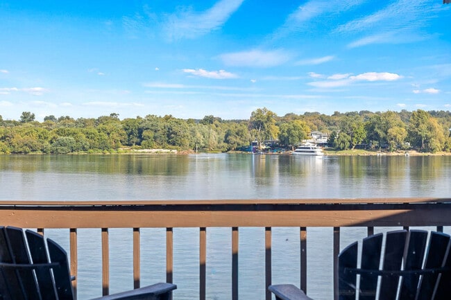 Building Photo - 301 S Front St