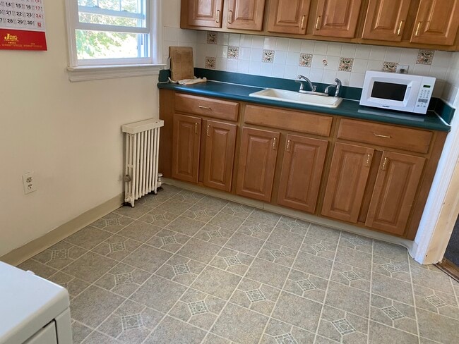 Building Photo - 104 Collins Ave