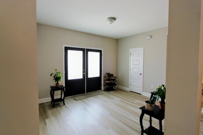 Building Photo - 5438 Lee Farm Blvd