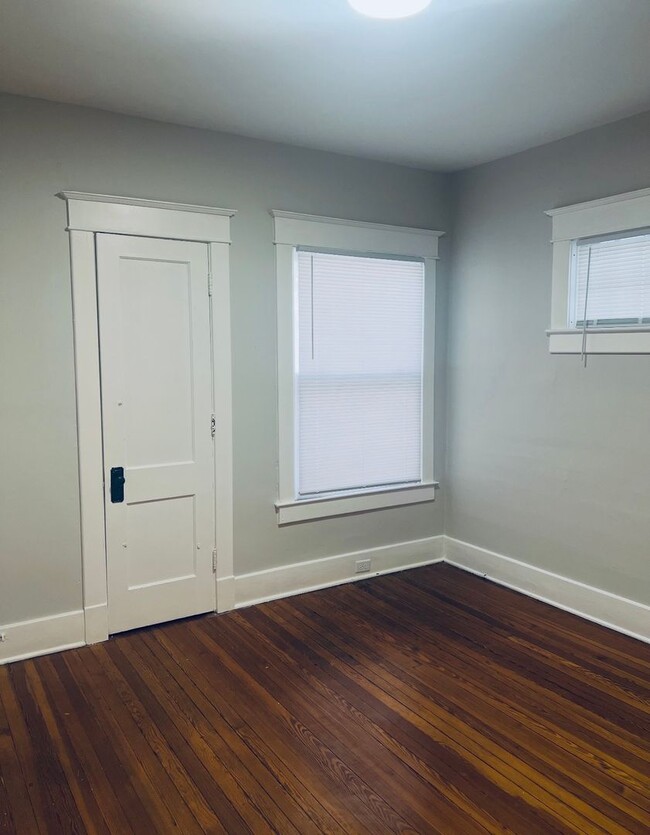 Building Photo - Beautifully renovated 3 bedroom house!