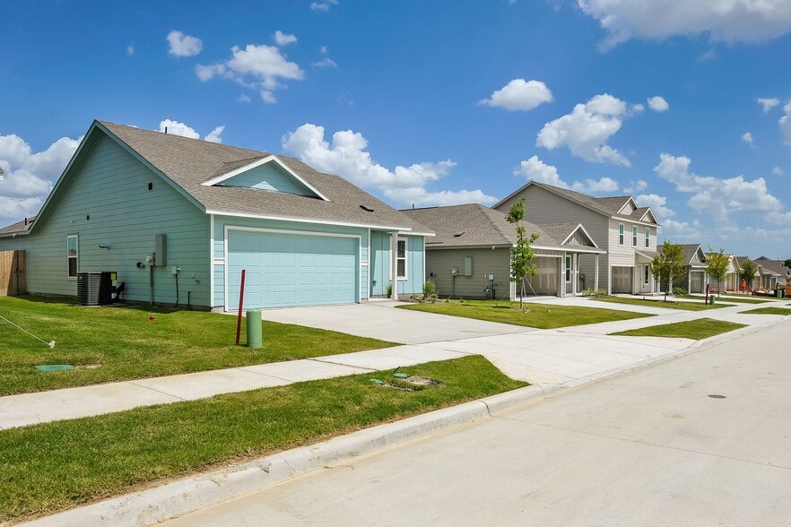 Building Photo - 2753 Mistwood Dr