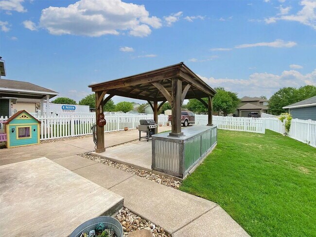 Building Photo - "Charming 3-Bedroom Retreat in Kyle, TX with Spacious Living and Modern Comforts!"