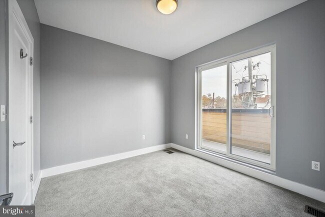 Building Photo - 2724 12th St NE