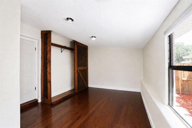 Building Photo - 520 83rd Ave N
