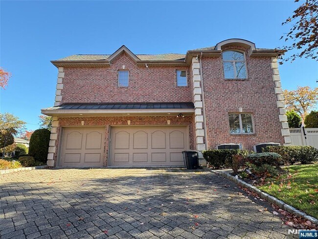 Building Photo - 22 Reiner Pl