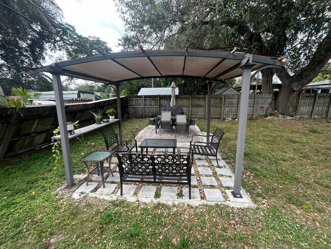 Building Photo - 1230 NW 125th St